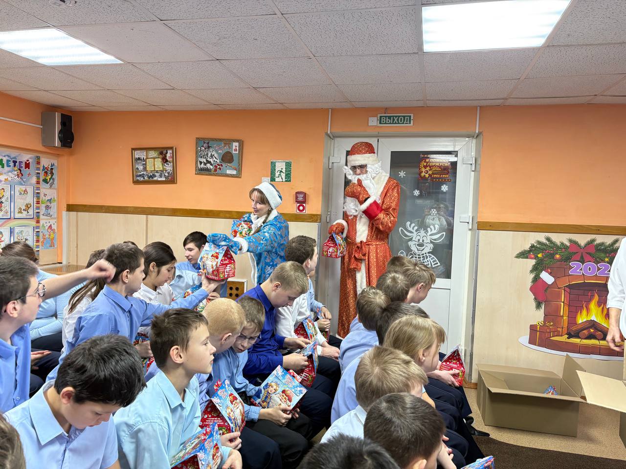 Дед Мороз и Снегурочка «Северского водоканала» поздравили воспитанников подшефной школы-интерната с наступающим Новым годом! 
