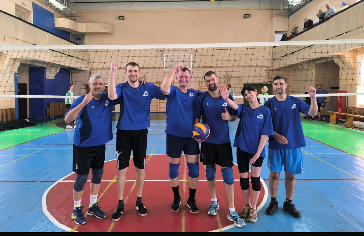 Победа в соревнованиях по волейболу!